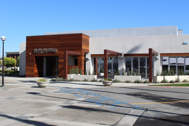 Agencias de empleo en Orange, (California) – Mejores oficinas de trabajo cerca de ti - AF1QipNeGzxQwBT8XMw GvRUgjLUm Ln5Tn Q6YXyH7Mw800 H500 K No