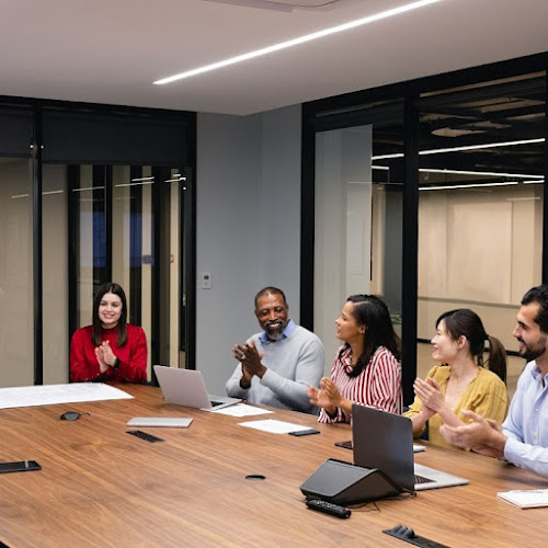 Mejores Agencias de Empleo en Colorado, CO – Oficinas de trabajo cerca de ti - AF1QipPETqCOodXfPqdXd60jscaZCKzsPlUWIpK11XW W800 H500 K No